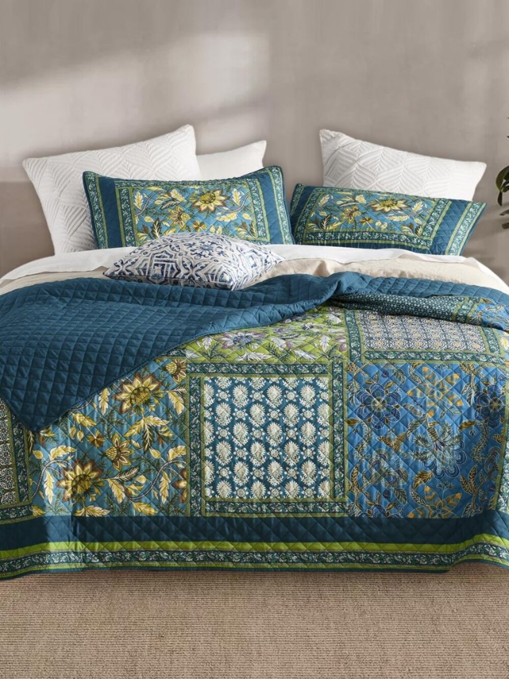 Queen Quilt Set - Washed Quilted Patchwork Comforter Coverlet, Lightweight